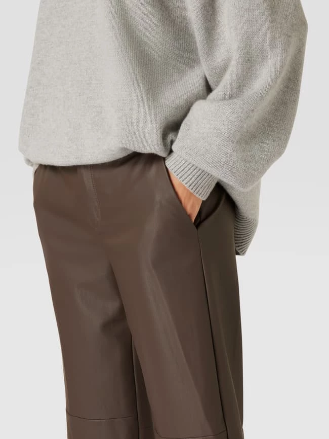 MAC Cropped Hose In Leder-Optik Modell 'CHIARA' - Taupe – Bild 3