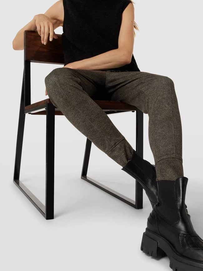 Brax Relaxed Fit Jogpants Mit Strukturmuster - Khaki – Bild 3