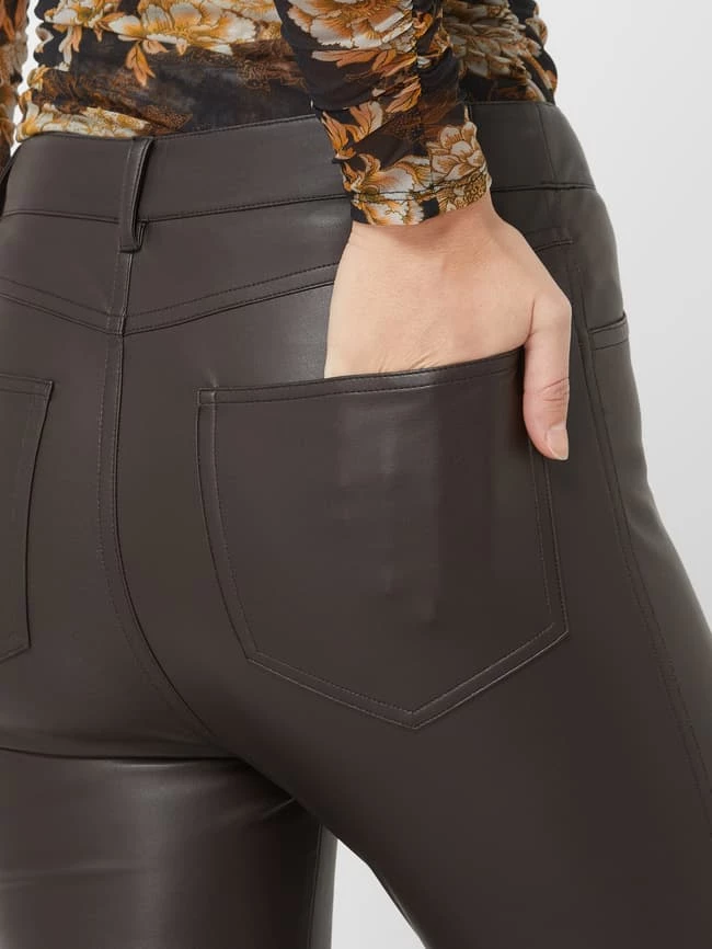 Marciano Guess Skinny Fit Hose In Leder-Optik Modell 'Nova' - Dunkelbraun – Bild 3