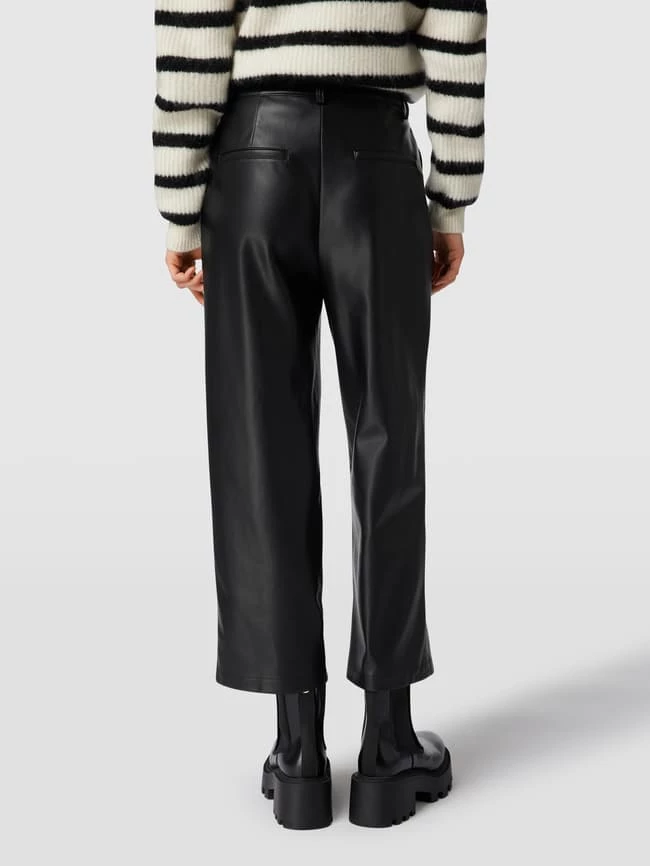 REVIEW Hose In Leder-Optik - Schwarz – Bild 5