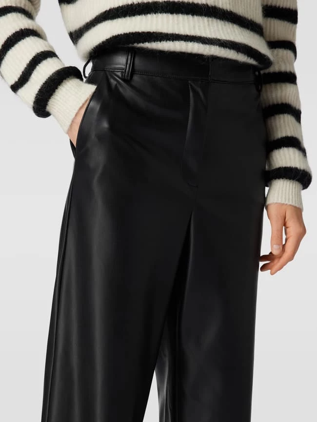 REVIEW Hose In Leder-Optik - Schwarz – Bild 3